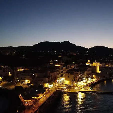 Terrazza Aragonese ايسكيا